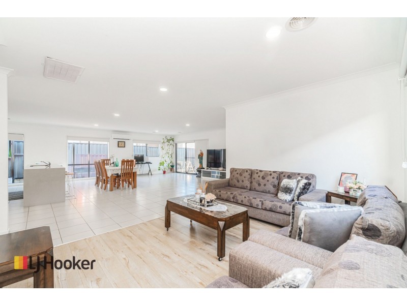 37 Rhyolite Drive, Craigieburn VIC 3064