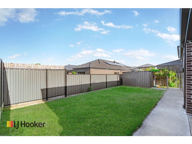 37 Rhyolite Drive, Craigieburn VIC 3064