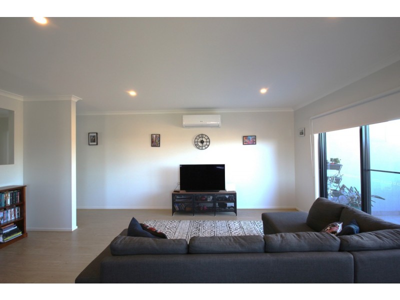 1 Ometepe Walk, Craigieburn VIC 3064