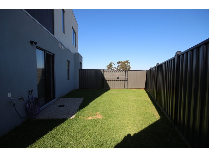 1 Ometepe Walk, Craigieburn VIC 3064