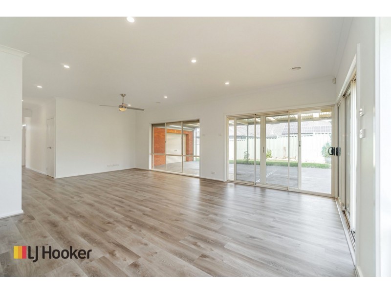 6 Aberfeldie Place, Craigieburn VIC 3064