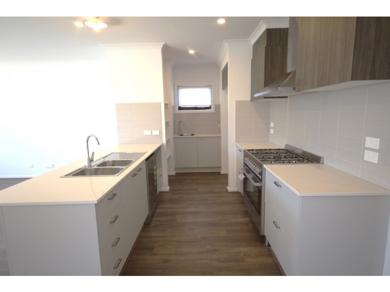 72 Molesworth Crescent, Donnybrook VIC 3064