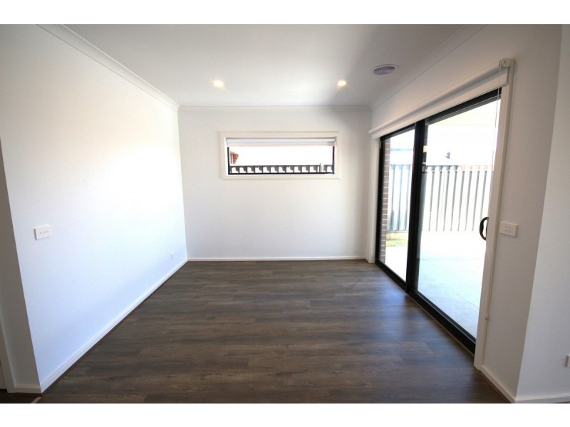 72 Molesworth Crescent, Donnybrook VIC 3064