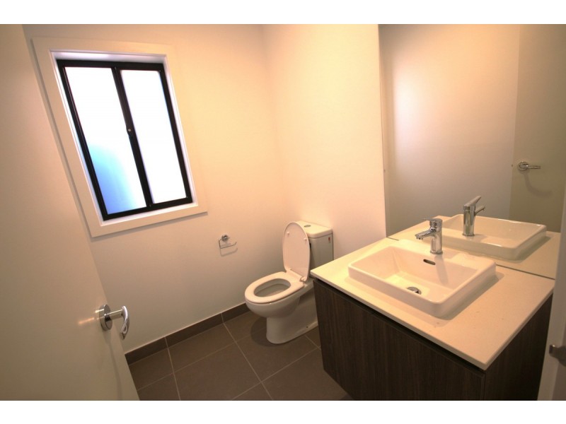 72 Molesworth Crescent, Donnybrook VIC 3064