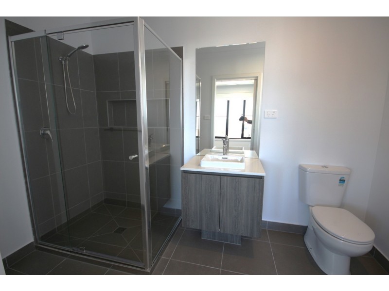 72 Molesworth Crescent, Donnybrook VIC 3064