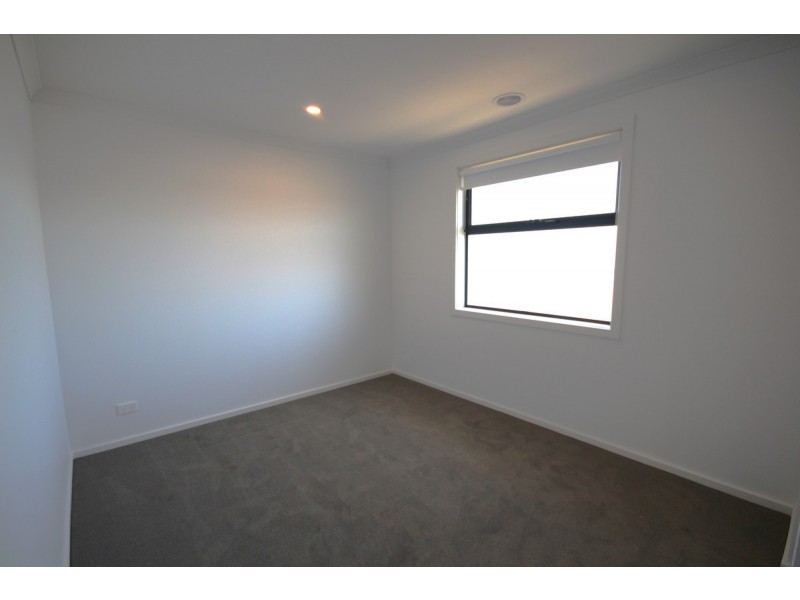 72 Molesworth Crescent, Donnybrook VIC 3064