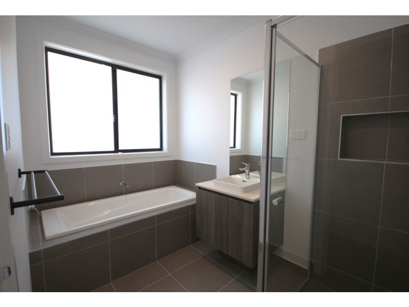 72 Molesworth Crescent, Donnybrook VIC 3064