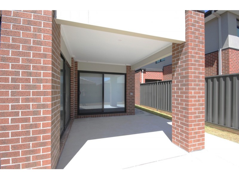 72 Molesworth Crescent, Donnybrook VIC 3064