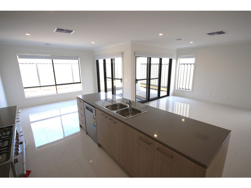 21 River Redgum Boulevard, Donnybrook VIC 3064