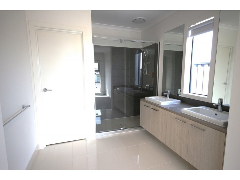 21 River Redgum Boulevard, Donnybrook VIC 3064