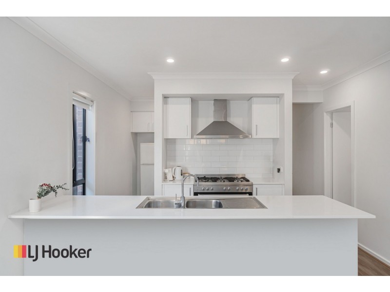 10 Luppino Street, Donnybrook VIC 3064