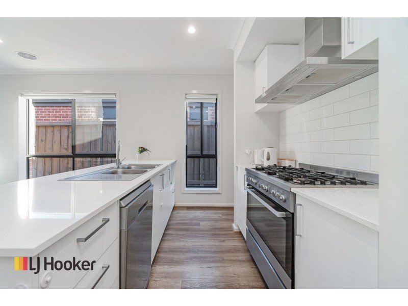 10 Luppino Street, Donnybrook VIC 3064