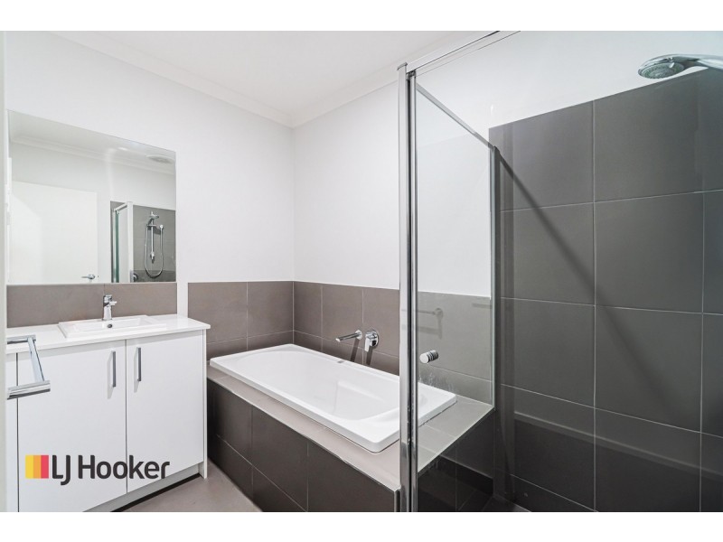 10 Luppino Street, Donnybrook VIC 3064