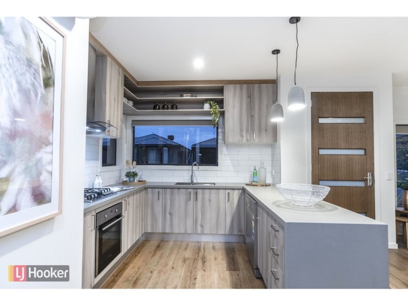 71 Debonair Parade, Craigieburn VIC 3064