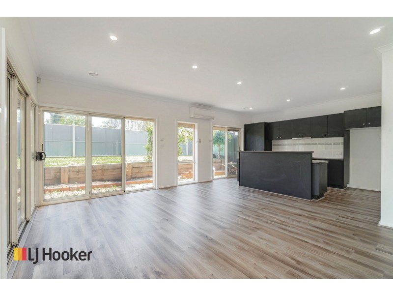 6 Aberfeldie Place, Craigieburn VIC 3064