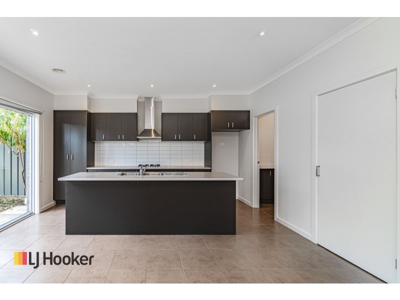 37 Kirkstead Grove, Craigieburn VIC 3064