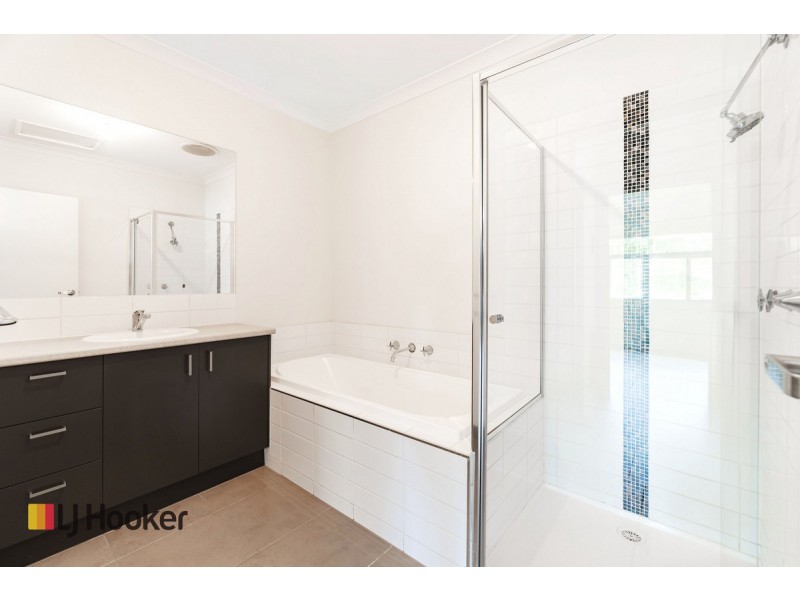 37 Kirkstead Grove, Craigieburn VIC 3064