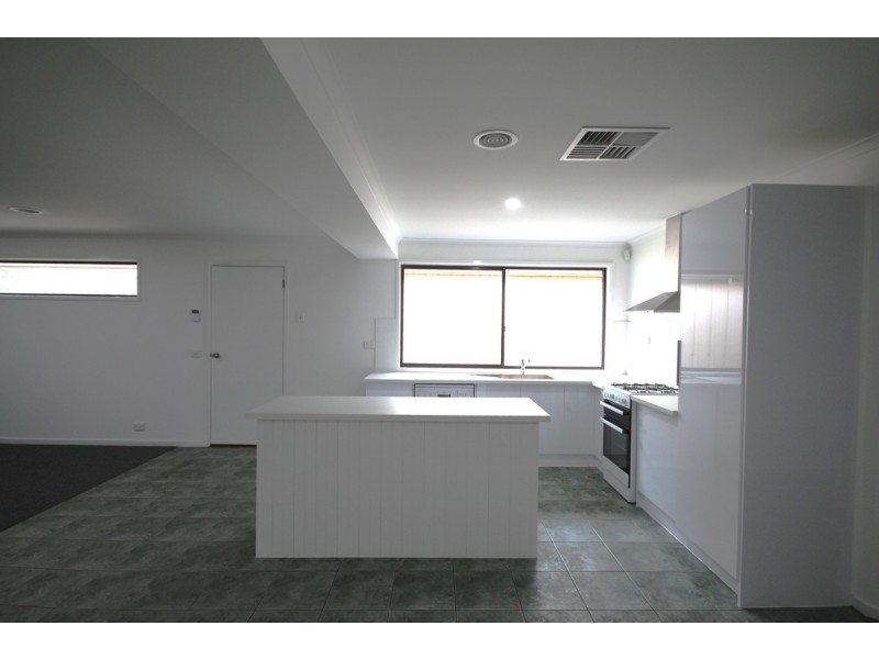 6 Farnborough Avenue, Craigieburn VIC 3064