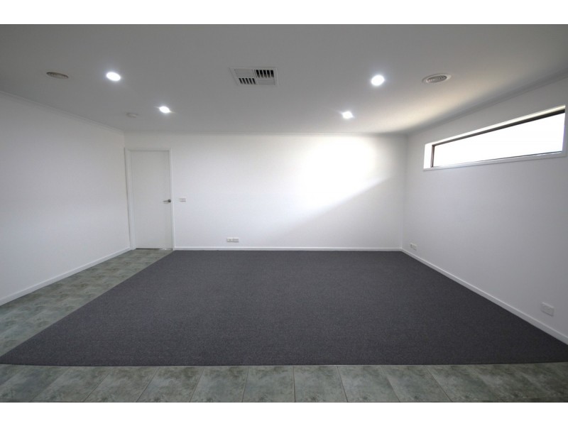 6 Farnborough Avenue, Craigieburn VIC 3064