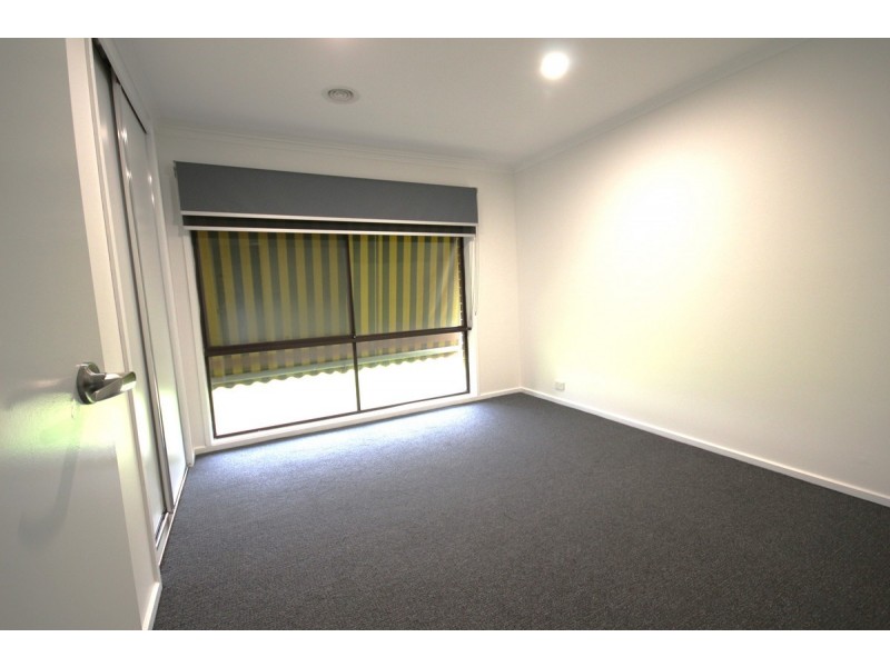 6 Farnborough Avenue, Craigieburn VIC 3064