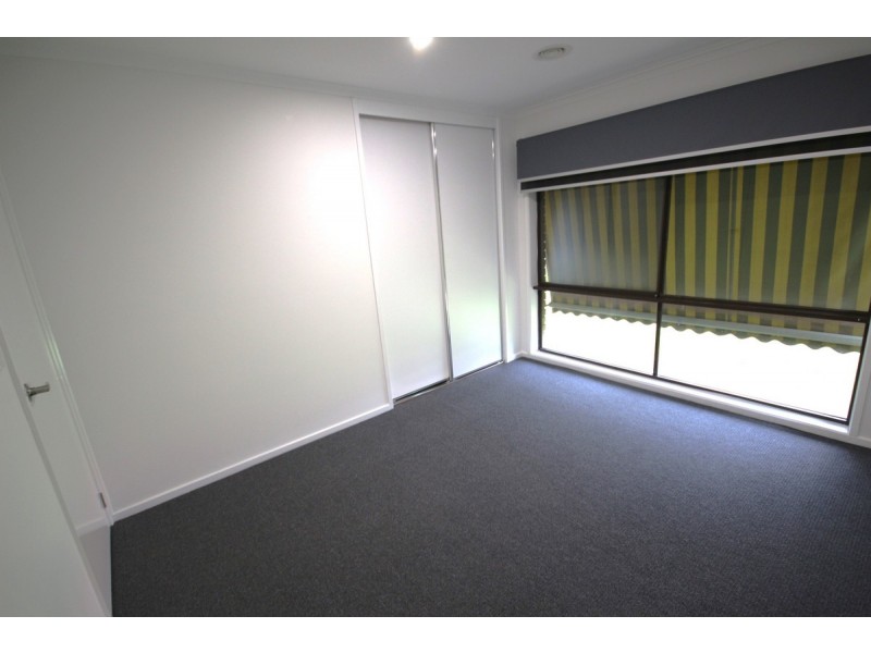 6 Farnborough Avenue, Craigieburn VIC 3064