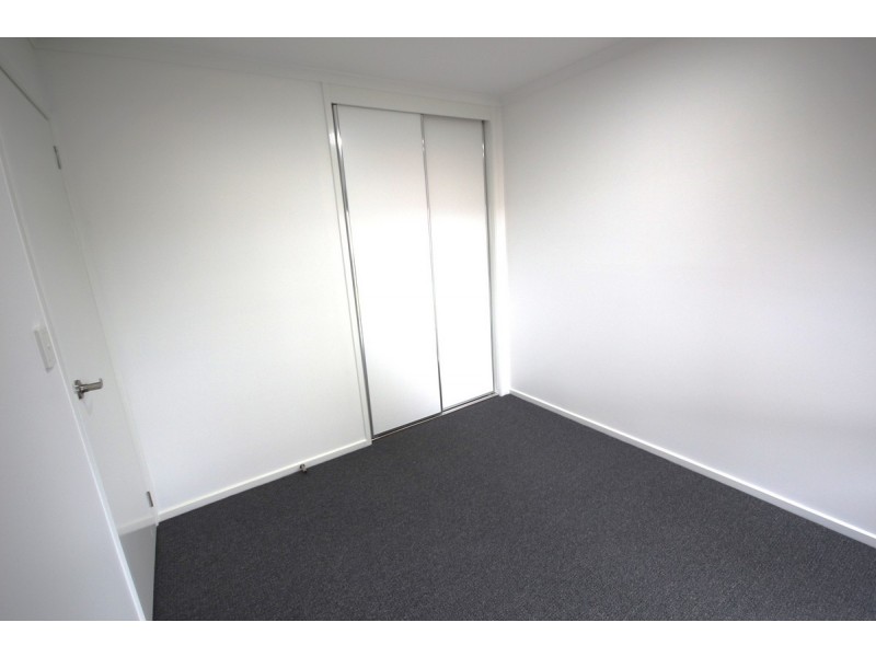 6 Farnborough Avenue, Craigieburn VIC 3064