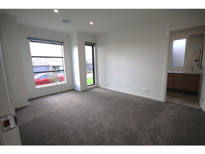 31 Lasio Way, Donnybrook VIC 3064