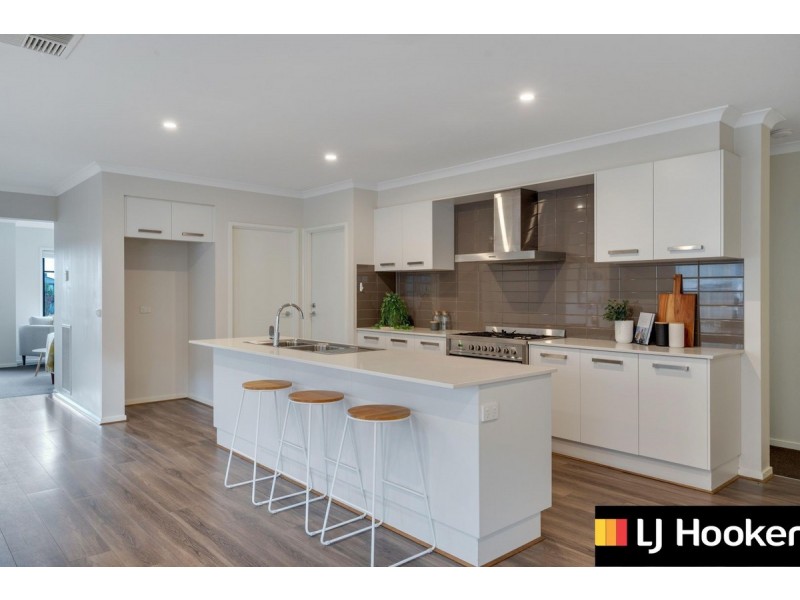 45 Welland Drive, Mickleham VIC 3064