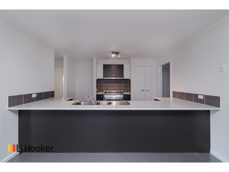 2 Korab Place, Roxburgh Park VIC 3064