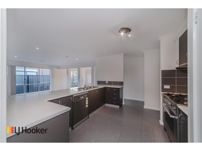2 Korab Place, Roxburgh Park VIC 3064