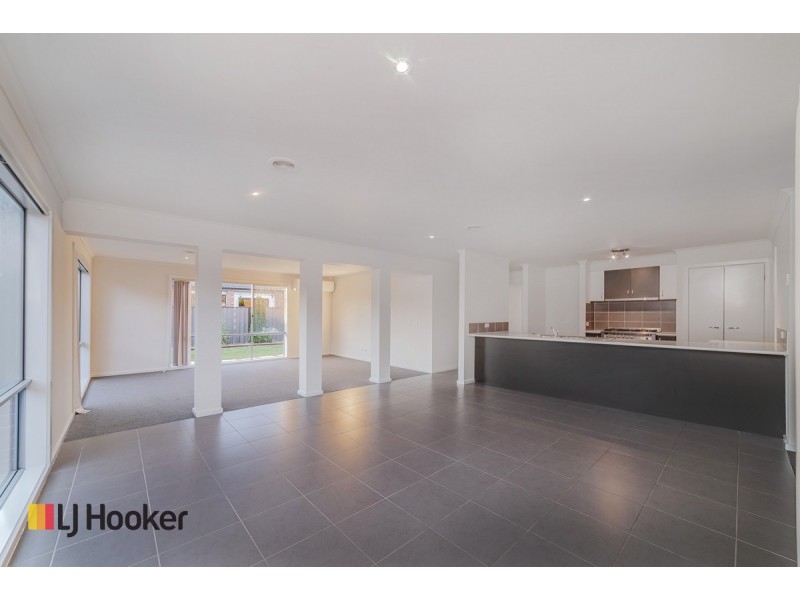 2 Korab Place, Roxburgh Park VIC 3064