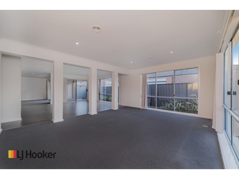 2 Korab Place, Roxburgh Park VIC 3064