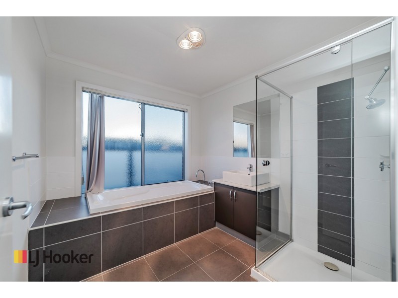 2 Korab Place, Roxburgh Park VIC 3064