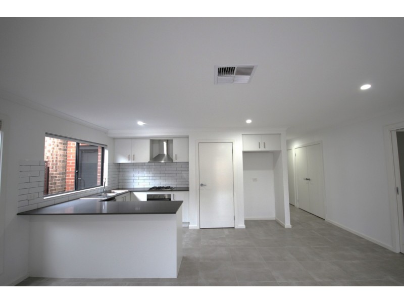 6 Wattle Street, Donnybrook VIC 3064