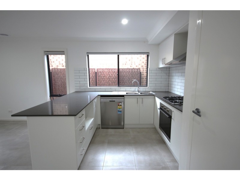 6 Wattle Street, Donnybrook VIC 3064