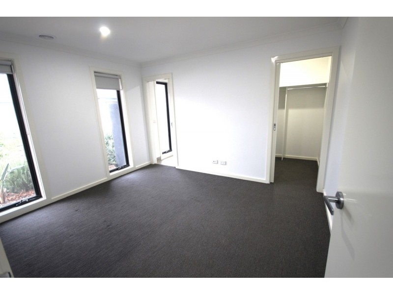 6 Wattle Street, Donnybrook VIC 3064