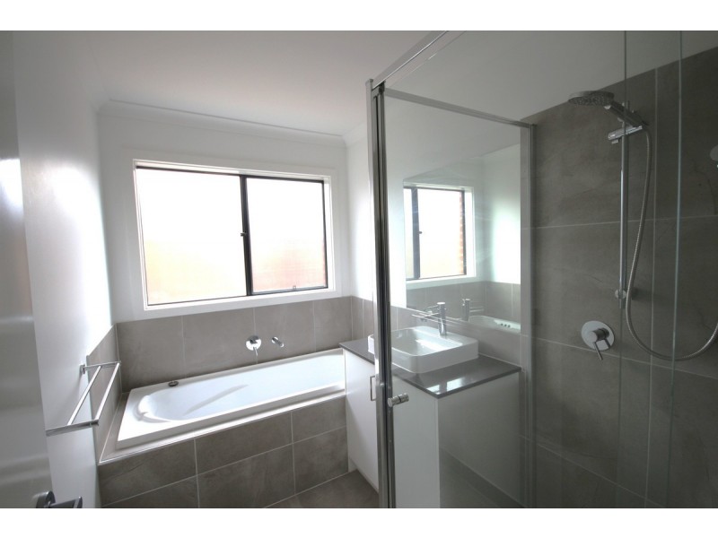 6 Wattle Street, Donnybrook VIC 3064