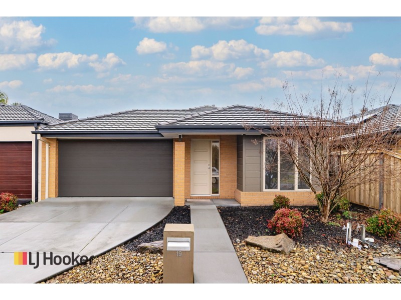 19 Highfield Drive, Mickleham VIC 3064