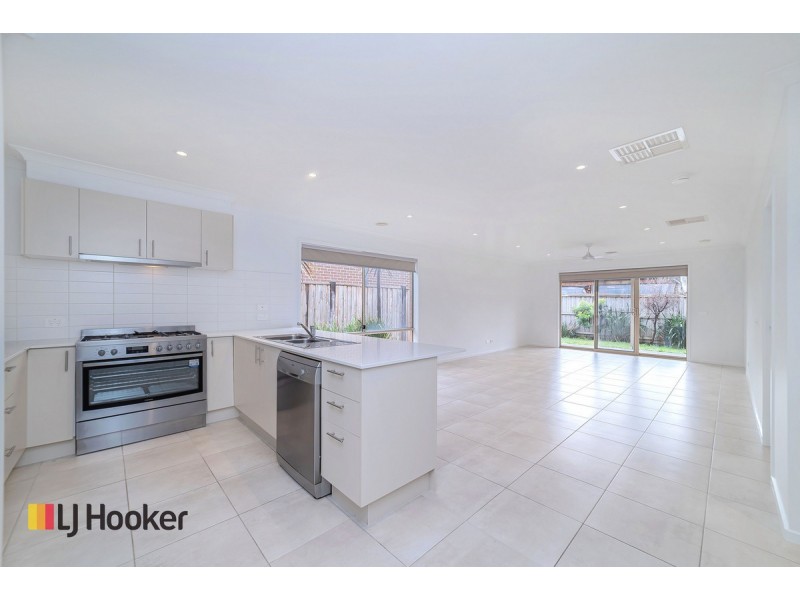 19 Highfield Drive, Mickleham VIC 3064