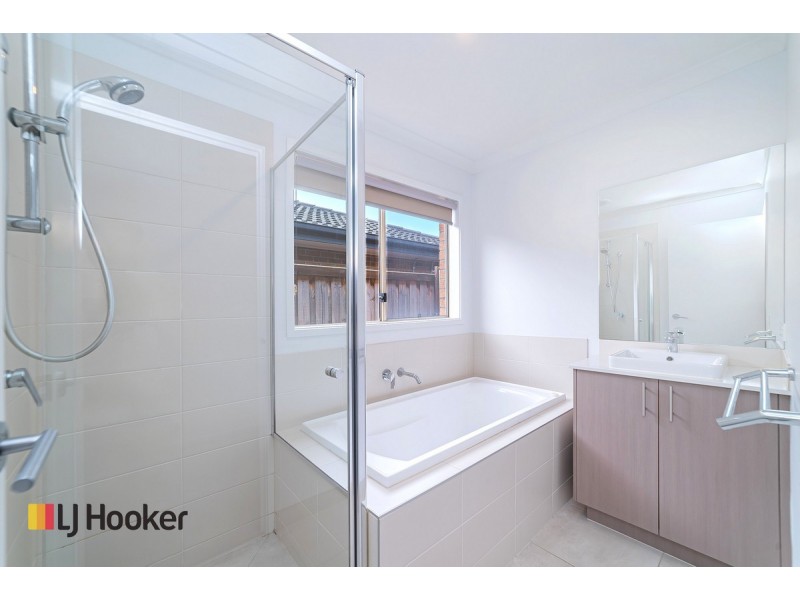 19 Highfield Drive, Mickleham VIC 3064