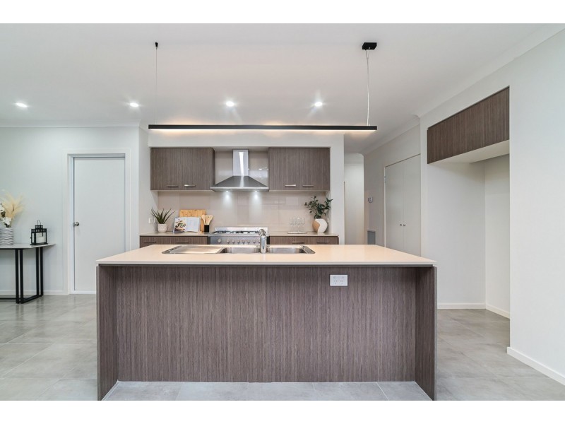 74 Brossard Road, Mickleham VIC 3064