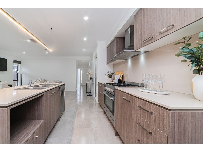 74 Brossard Road, Mickleham VIC 3064