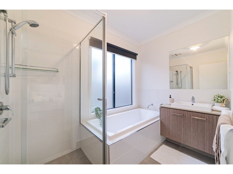 74 Brossard Road, Mickleham VIC 3064