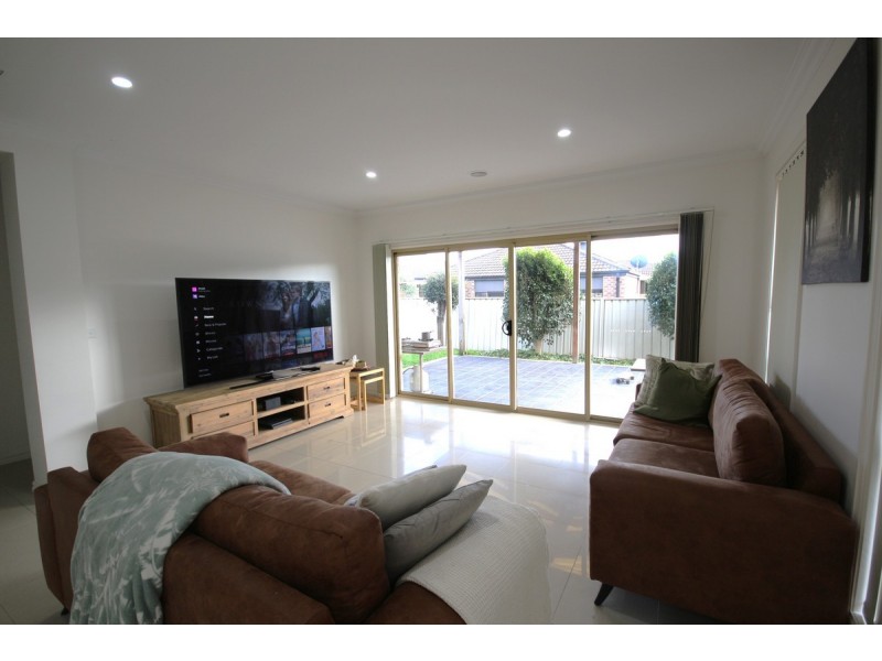 37 Long Island Circuit, Craigieburn VIC 3064