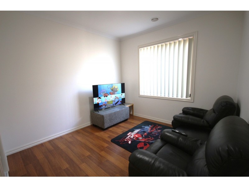 37 Long Island Circuit, Craigieburn VIC 3064