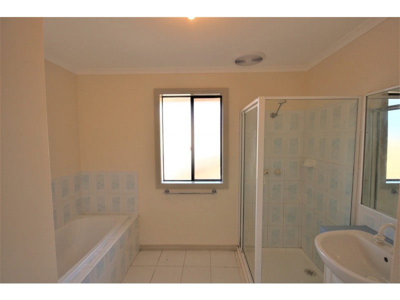 24 Waterbury Turn, Craigieburn VIC 3064
