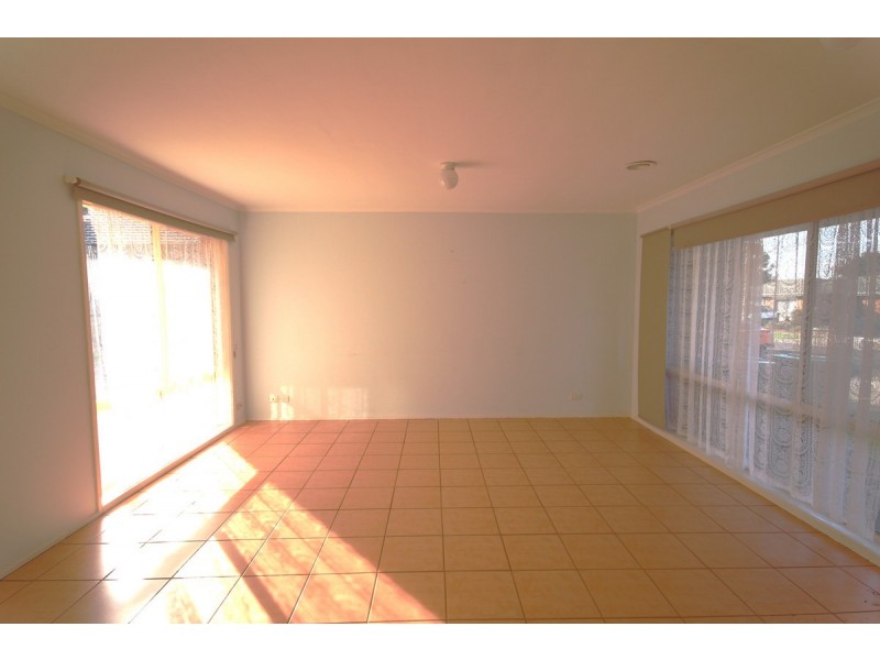 8 Bodmin Court, Craigieburn VIC 3064