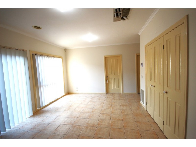 6 Avonlea Court, Roxburgh Park VIC 3064