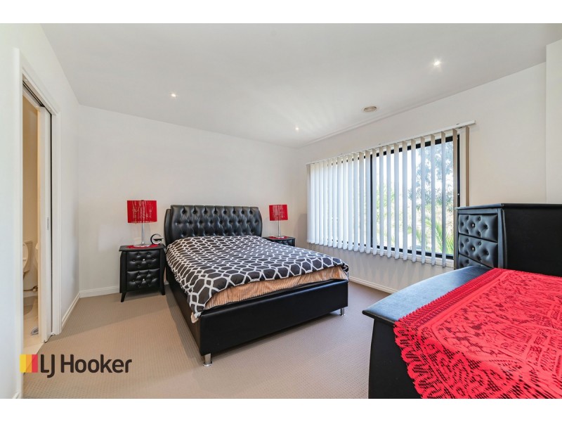 102 Newbury Boulevard, Craigieburn VIC 3064