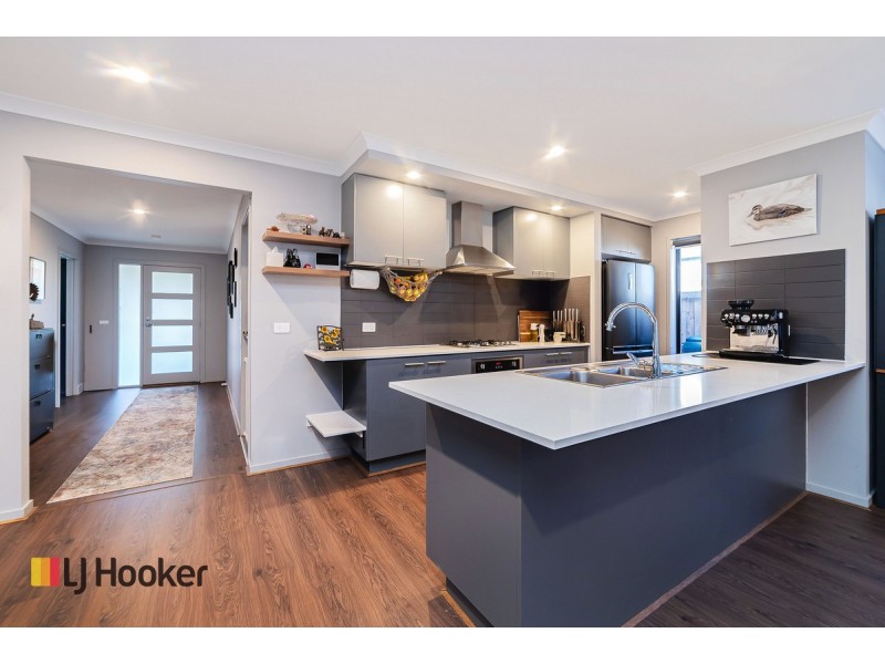 5 Ginger Crescent, Mickleham VIC 3064